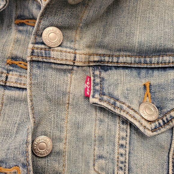 Levi’s Strauss Distressed Stretch Jean Jacket Women’s Size Medium Light Wash - Picture 7 of 11